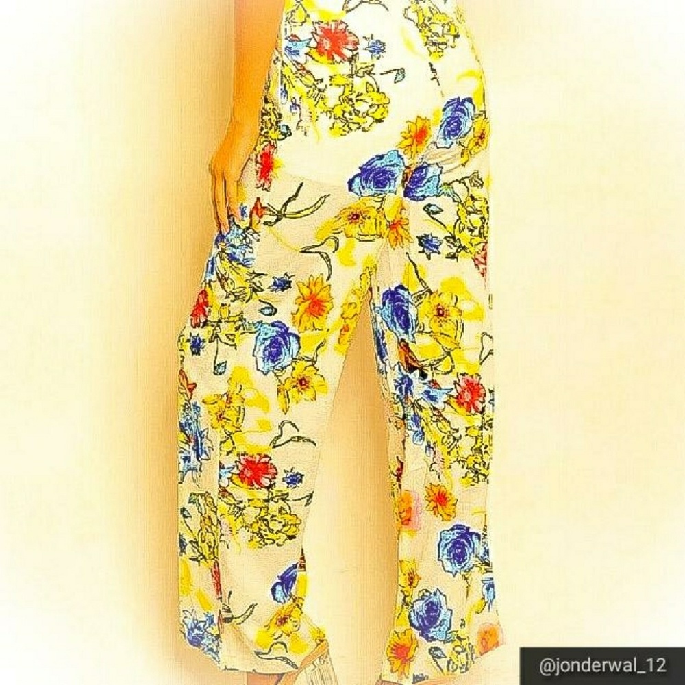 ➡️‼️LAST ONE‼️ ⬅️🆕 Floral Jumpsuit 🆕 - Picture 6 of 6